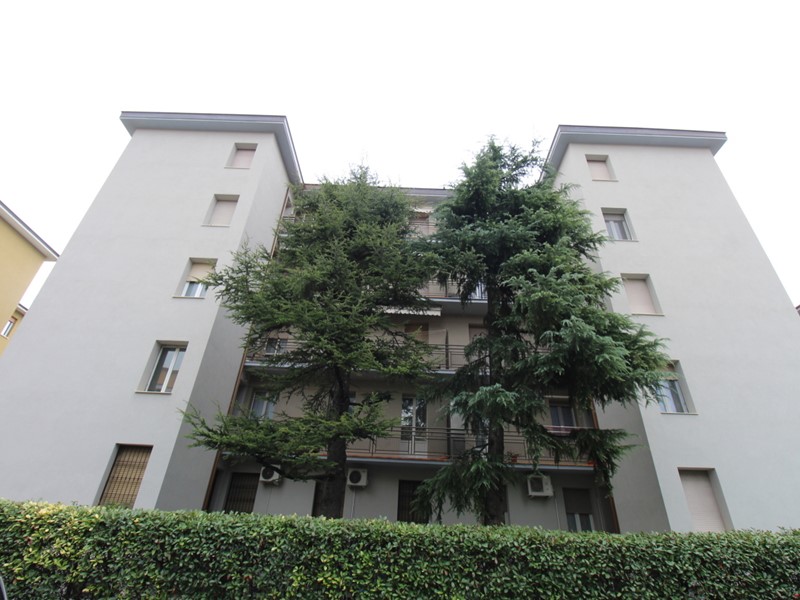 Quadrilocale in Vendita a Reggio Emilia, zona Piscina, 175'000€, 102 m², con Box