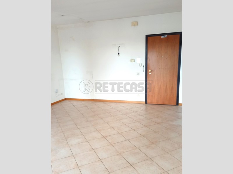 Ufficio in Affitto a Montecchio Precalcino, 800€, 118 m²