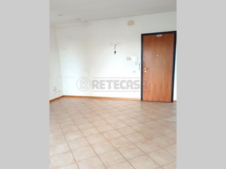 Ufficio in Affitto a Montecchio Precalcino, 800€, 118 m²