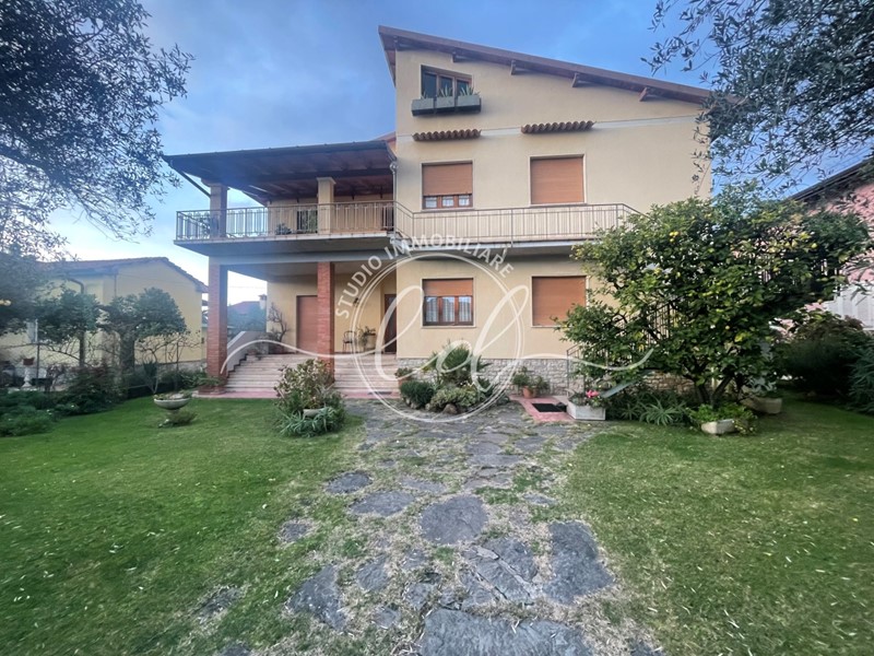 Casa Indipendente in Vendita a Pietrasanta, 650'000&euro;, 260 m², arredato