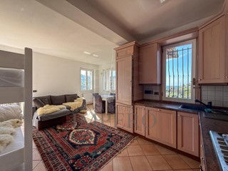 Casa Indipendente in Vendita a Bordighera, 379'000&euro;, 203 m²