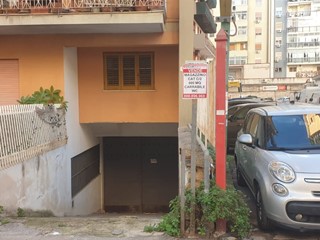 Magazzino in Vendita a Palermo, 390'000€, 800 m²
