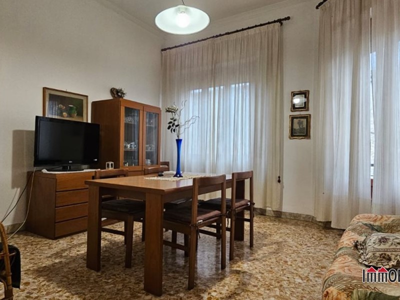 Appartamento in Vendita a Colle di Val D'Elsa, 210'000€, 155 m²