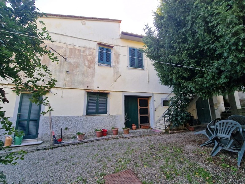 Casa Indipendente in Vendita a Crespina Lorenzana, zona Crespina, 150'000&euro;, 191 m², arredato, con Box