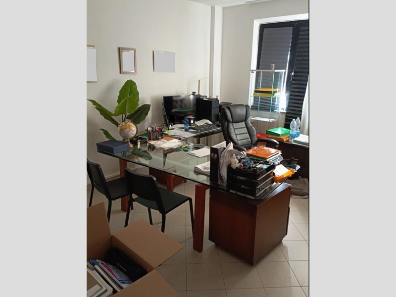 Ufficio in Affitto a Cascina, 650&euro;, 60 m²