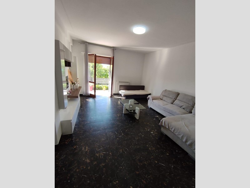 Appartamento in Affitto a Carrara, zona Marina di Carrara, 1'200&euro;, 104 m², arredato