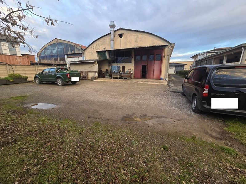 Capannone in Vendita a Pontedera, 199'000&euro;, 220 m²