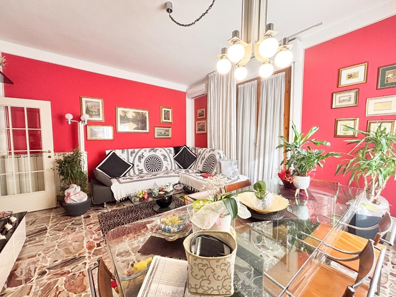 Appartamento in Vendita a Empoli, 220'000&euro;, 120 m², con Box