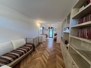 Quadrilocale in Vendita a Siena, zona Costalpino, 295'000€, 129 m², arredato, con Box