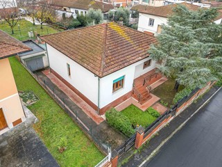 Casa Indipendente in Vendita a Collesalvetti, 350'000&euro;, 119 m², con Box