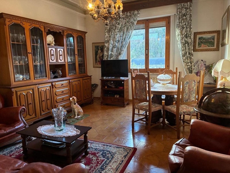 Quadrilocale in Vendita a Colle di Val D'Elsa, 182'000€, 100 m², con Box