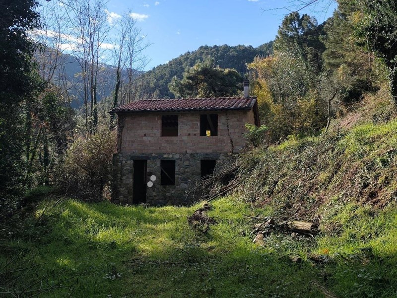 Casa di corte in Vendita a Capannori, zona Colle di Compito, 100'000&euro;, 100 m²