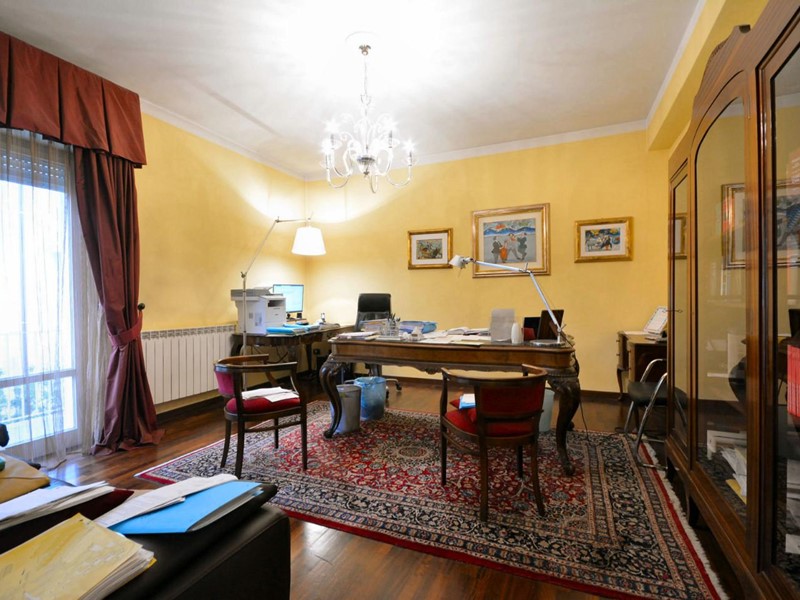 Appartamento in Vendita a Lucca, zona Sant'Anna, 370'000€, 220 m²