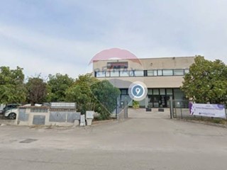 Laboratorio in Affitto a Perugia, 2'800&euro;, 450 m²