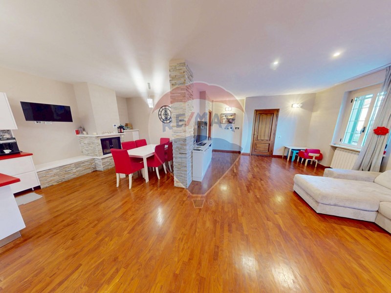 Villa in Vendita a Bastia Umbra, 349'000€, 400 m²