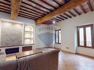 Appartamento in Vendita a Cannara, 115'000€, 226 m²