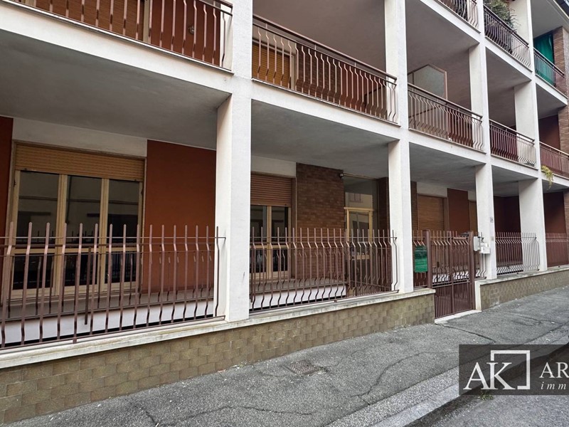 Trilocale in Vendita a Novara, 85'000€, 95 m²