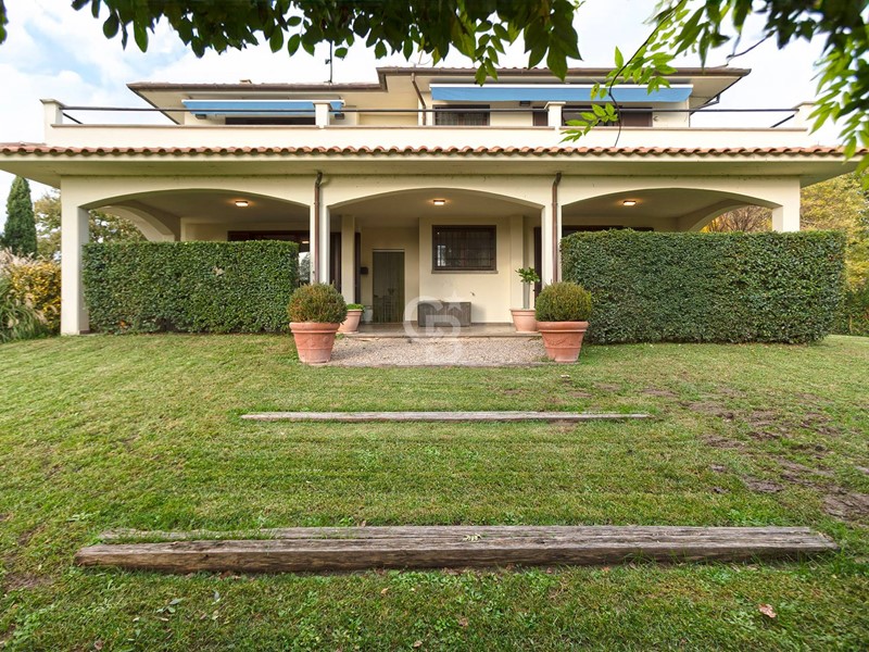 Villa in Vendita a Bolsena, 720'000&euro;, 200 m²