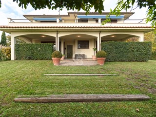 Villa in Vendita a Bolsena, 720'000&euro;, 200 m²