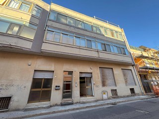 Immobile commerciale in Vendita a Quartu Sant'Elena, 99'000&euro;, 106 m²