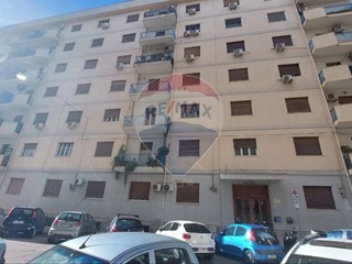 Appartamento in Affitto a Palermo, 650€, 98 m²