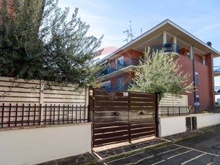 Attico in Vendita a Roma, 650'000&euro;, 174 m²