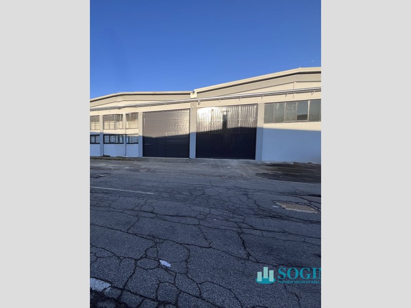 Capannone in Affitto a Gaggiano, 5'000€, 1115 m²