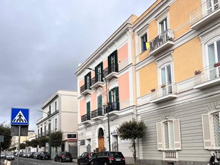 Quadrilocale in Vendita a Torre del Greco, 265'000&euro;, 158 m²