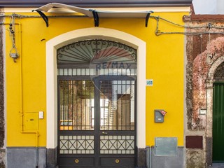 Immobile commerciale in Affitto a Trecastagni, 600&euro;, 73 m²