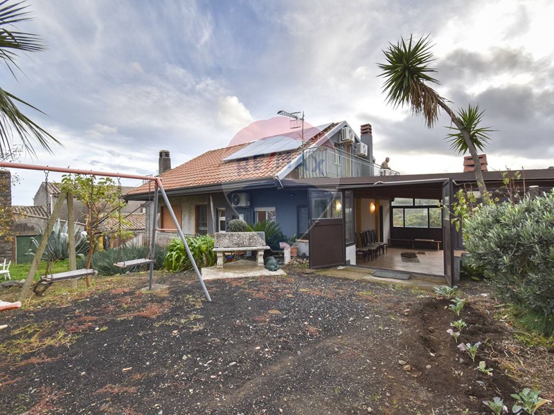 Casa Semi Indipendente in Vendita a Milo, 269'000€, 211 m²