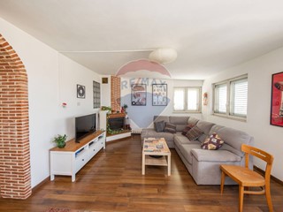 Attico in Vendita a Catania, 140'000&euro;, 105 m²