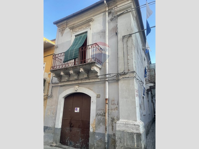 Casa Indipendente in Vendita a Militello in Val di Catania, 59'000&euro;, 190 m²