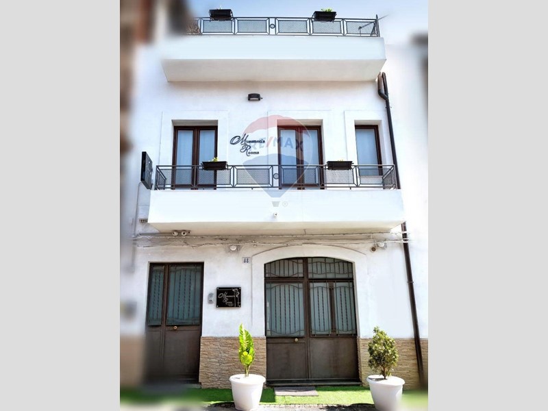 Casa Indipendente in Vendita a Catania, 279'000&euro;, 195 m²