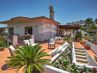 Villa in Vendita a Augusta, 549'000€, 270 m²