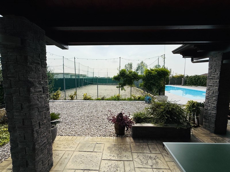 Villa in Vendita a Poggio Rusco, 650'000&euro;, 240 m²