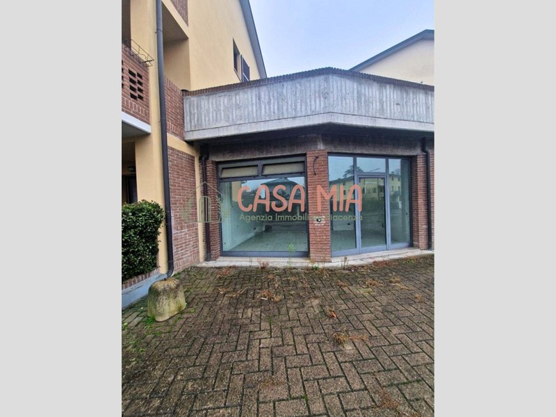 Negozio in Vendita a Rottofreno, 45'000&euro;, 54 m²