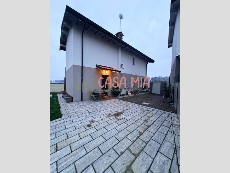 Villa in Vendita a Gossolengo, 190'000&euro;, 100 m²