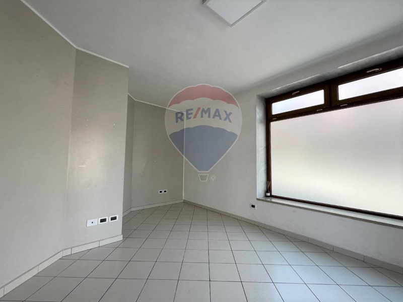 Ufficio in Affitto a Setteville, 350&euro;, 23 m²