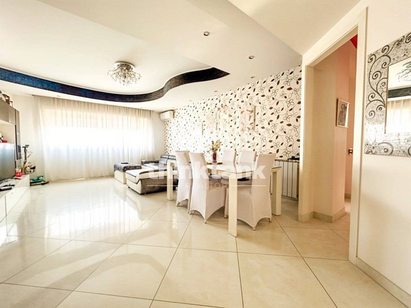 Quadrilocale in Vendita a Aci Catena, 180'000€, 90 m²