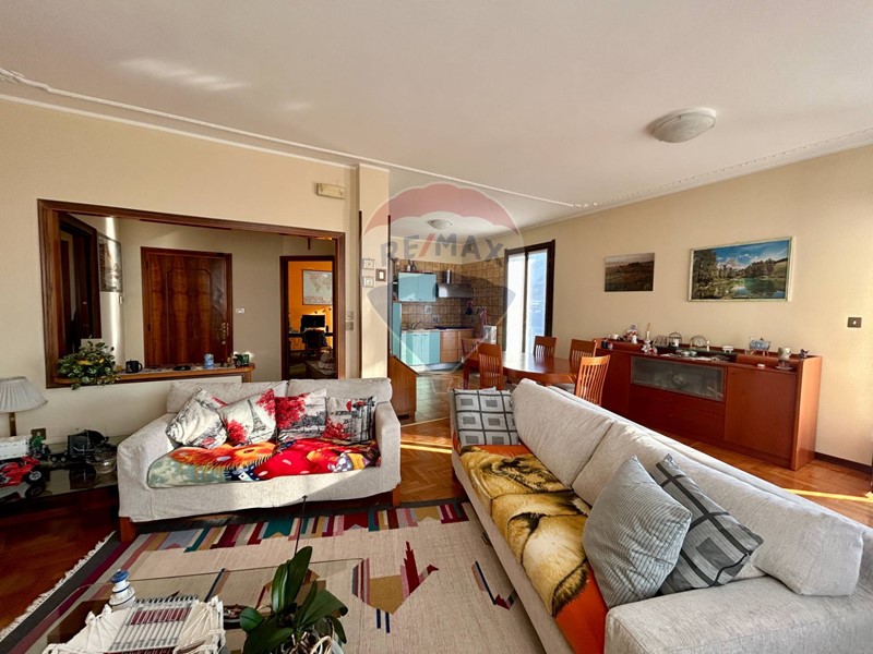 Trilocale in Vendita a Costa Volpino, 248'000&euro;, 125 m²