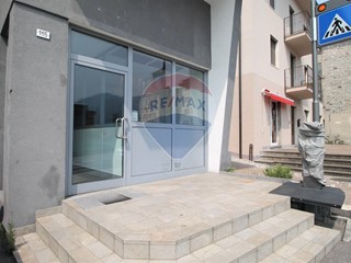 Immobile commerciale in Vendita a Costa Volpino, 148'000&euro;, 140 m²