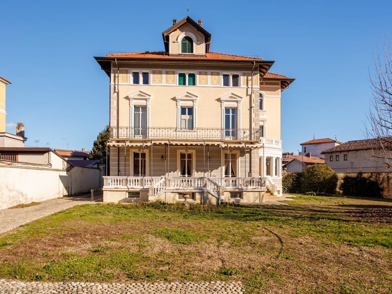 Villa in Vendita a Lauriano, 690'000&euro;, 540 m²