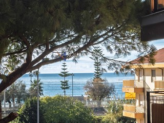 Trilocale in Vendita a Bordighera, 380'000&euro;, 70 m²