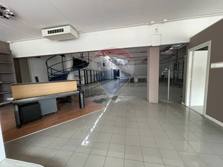 Immobile commerciale in Affitto a Cernusco sul Naviglio, 2'900€, 550 m²