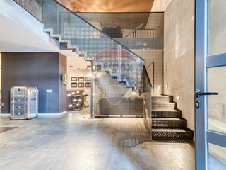 Appartamento in Vendita a Milano, 650'000€, 248 m²