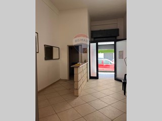 Ufficio in Vendita a Trani, 45'000€, 36 m²