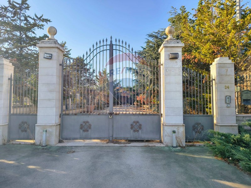 Villa in Vendita a Trani, 285'000&euro;, 166 m²