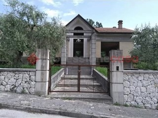 Casa Indipendente in Vendita a Cassino, 260'000&euro;, 450 m²