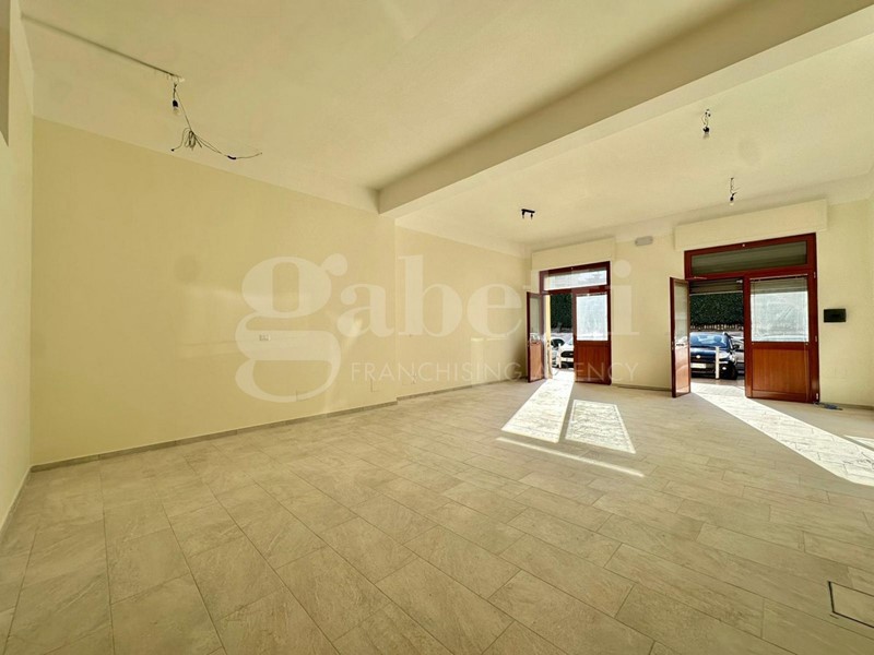 Negozio in Vendita a Marano di Napoli, 105'000&euro;, 70 m²
