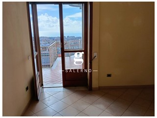 Trilocale in Affitto a Salerno, 750€, 104 m²